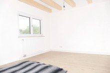 14-Schlafzimmer Bezugsfrei: Neu saniertes Reihenhaus mit drei Zimmern + Wohnk�che