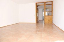 11-Wohnzimmer Bezugsfrei: Gut geschnittene 2-Zimmer-Wohnung mit Terrasse