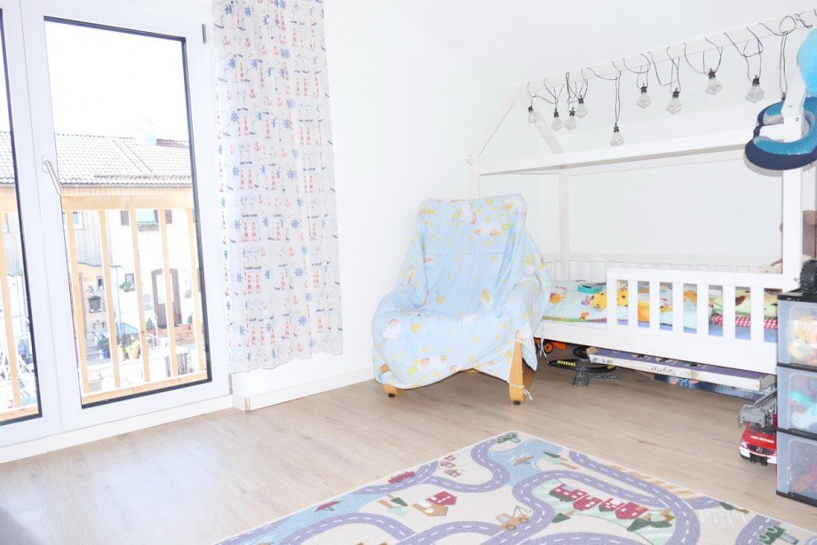 08-Kinderzimmer Maisonettewohnung Bad T�lz