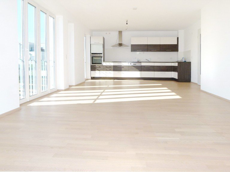 01-Wohnen M�nchen Wohnung Gro�z�gige, helle 3-Zimmer-Wohnung mit sch�ner Loggia; Anfragen bitte nur per email!