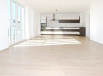 Hauptbild Großzügige, helle 3-Zimmer-Wohnung mit schöner Loggia; Anfragen bitte nur per email!