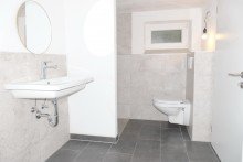 18-Bad Bezugsfrei: Neu saniertes Reihenhaus mit drei Zimmern + Wohnk�che
