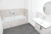 17-Bad Bezugsfrei: Neu saniertes Reihenhaus mit drei Zimmern + Wohnk�che