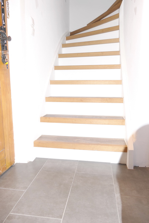 02-Flur+Treppenaufgang zum OG Maisonettewohnung Bad T�lz