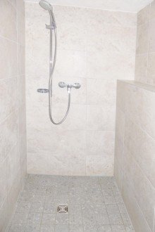 19-Bad Bezugsfrei: Neu saniertes Reihenhaus mit drei Zimmern + Wohnk�che