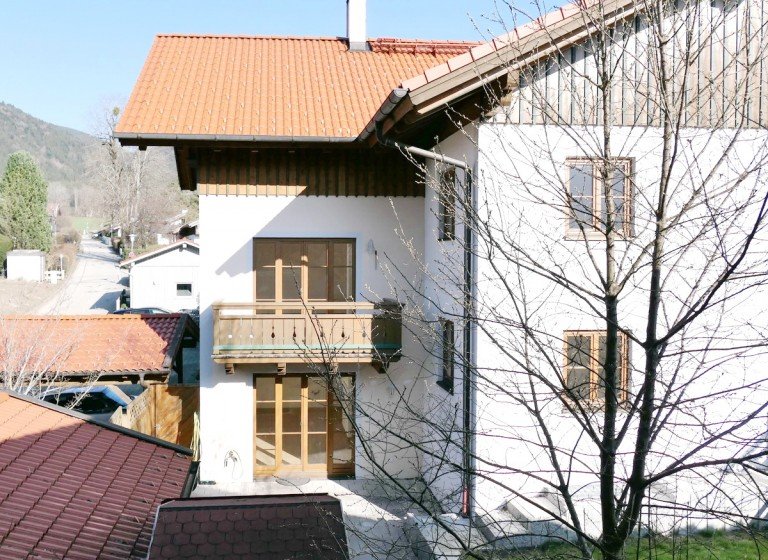 01-Ansicht Lenggries Erdgeschosswohnung Gro�e Split-Level-Wohnung (6 R�ume) mit Garten und Bergpanorama
